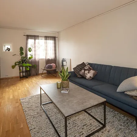 דירה Supersentral 3-roms Med Parkering I Garasje האוגסונד