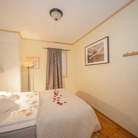 Supersentral 3-roms Med Parkering I Garasje האוגסונד