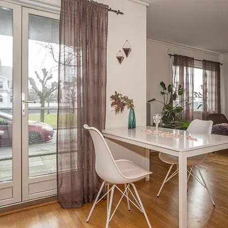 Supersentral 3-roms Med Parkering I Garasje האוגסונד